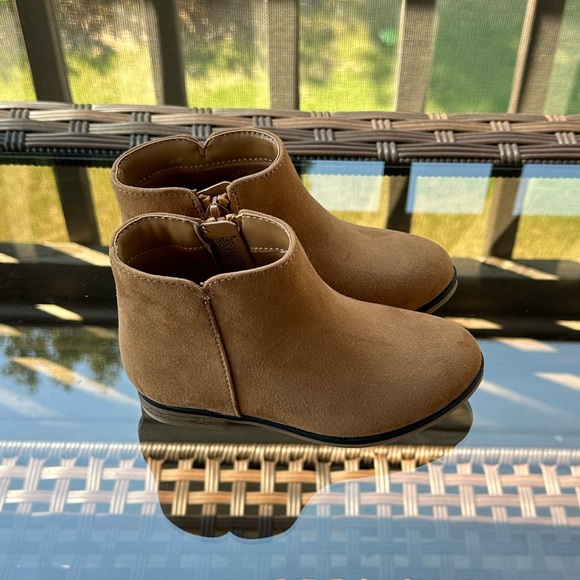 Cat and Jack Stylish Tan Kids Ankle Boots Size 9 Toddler - Picture 1 of 6